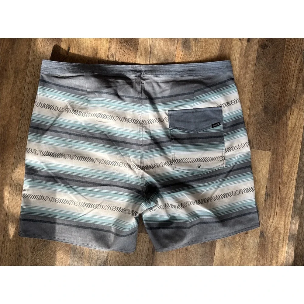 Roark Mens Chiller Boardshorts swim trunks Size‎ 38 NEW